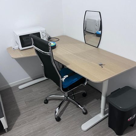 Chambre Individuelle Dans Un Appartement A 37 De Champs Elysees 사르투르빌 외부 사진