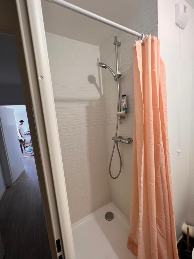 Chambre Individuelle Dans Un Appartement A 37 De Champs Elysees 사르투르빌 외부 사진