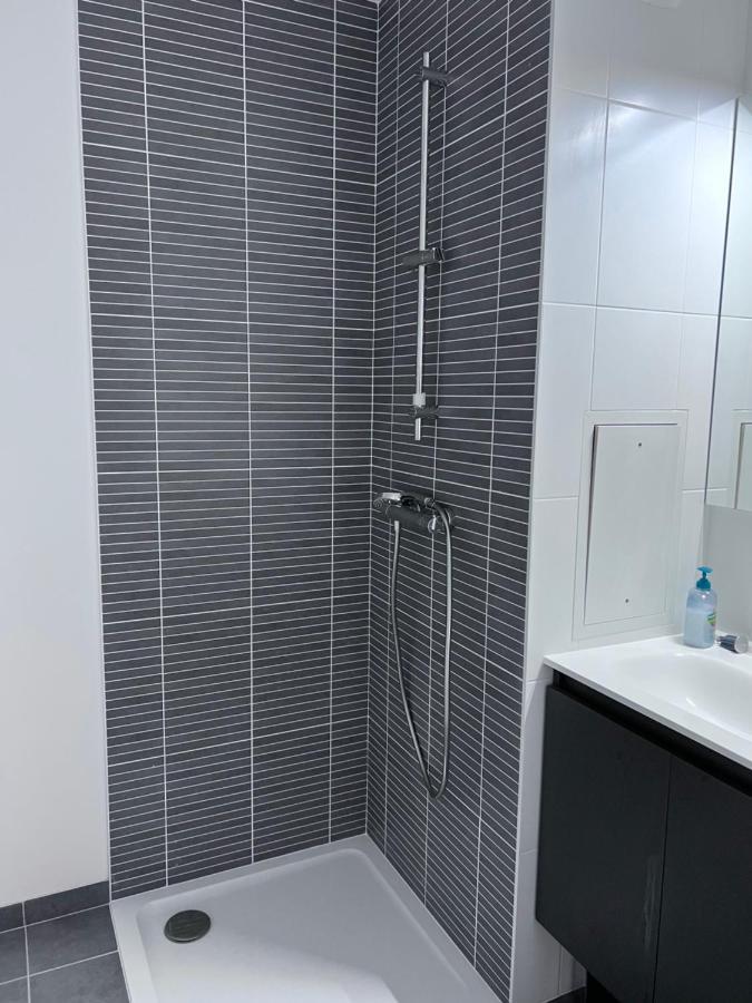 Chambre Individuelle Dans Un Appartement A 37 De Champs Elysees 사르투르빌 외부 사진
